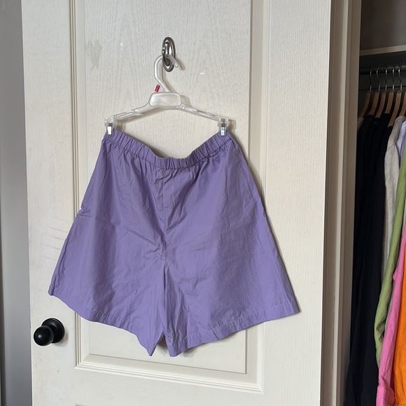 EUC aritzia Wilfred cotton poplin shorts in size M, colour lavender - Picture 3 of 5